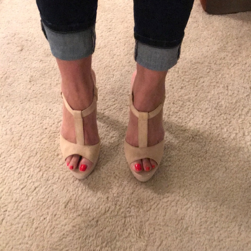 🔥Tan faux suede heels